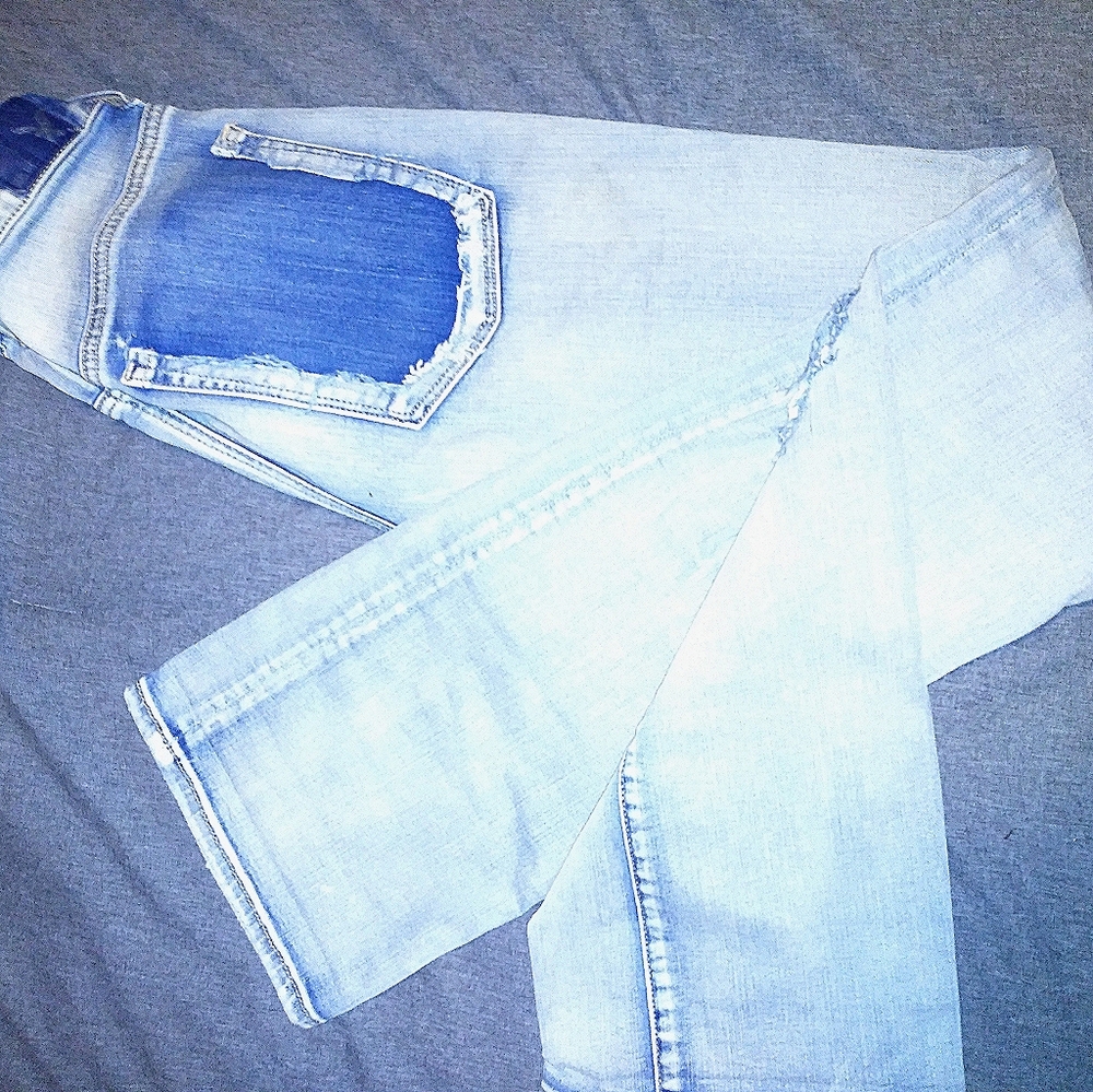 American Eagle Distressed High Waisted Jeans (6)
